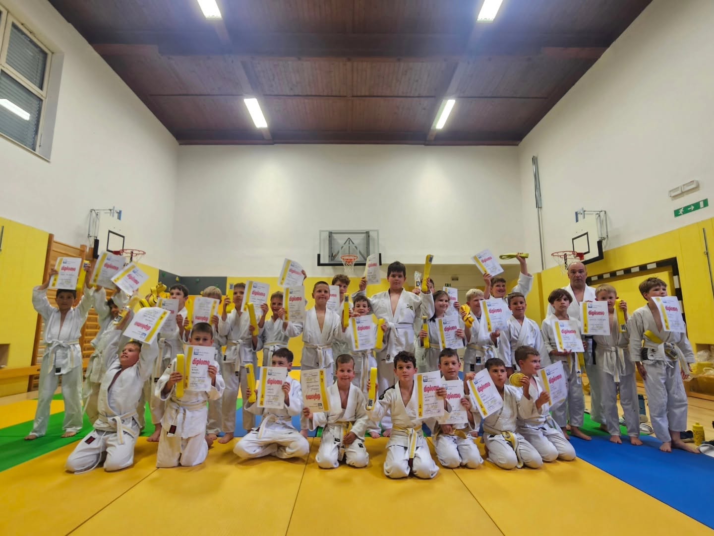 Več kot 130 mladih judoistov uspešno opravilo izpite za višje pasove